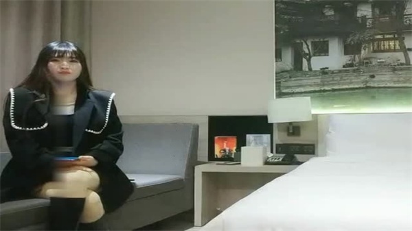 利哥探花系列：高颜值巨乳御姐极致诱惑，梦中女神让你欲罢不能！