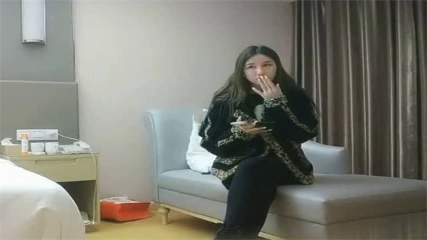 利哥探花首战干裂美女 巨根少年狂操漂亮小姐姐