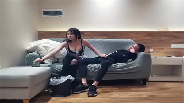 【限定流出】美腿探花黄先生×雪白高跟长靴爆乳萌妹 硬邦邦大肉棒深夜激烈抽查