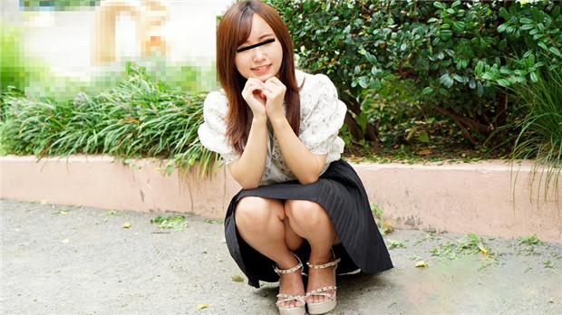 可爱小妹偷偷拍AV满足色欲男友！嫩滑无毛翘臀美人尽展