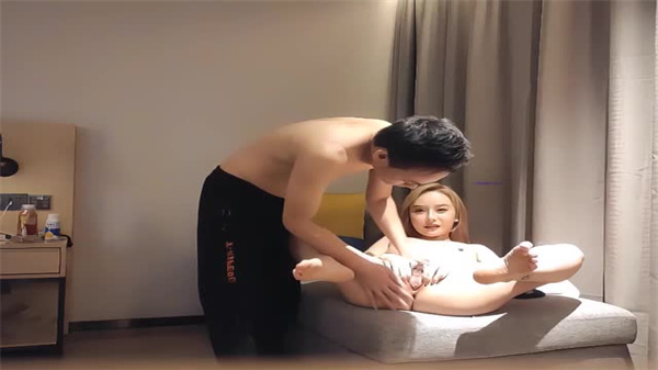 步宾寻花私约高颜值瑜伽教练，宾馆激情抽插淫水四溅！