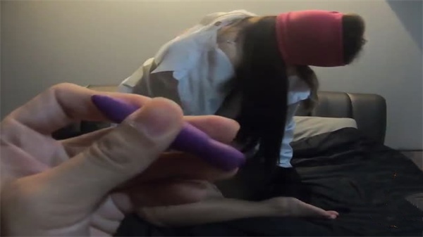 猛男性福狂欢：嫩妹变母狗群P淫乱实录第一弹