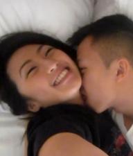 超可爱小美女与男友亲密自拍，漂亮脸蛋诱人奶子尽显，最后主动娇喘求操！