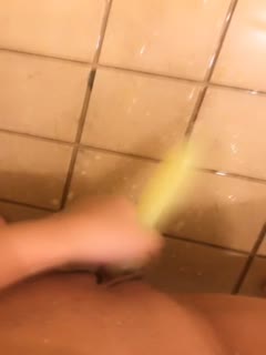 颜值不错短发萌妹子自慰秀 自摸奶子浴室尿尿马桶上道具抽插呻吟 很是诱惑喜欢不要错过