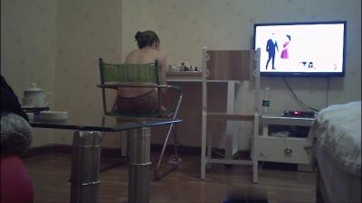 有钱人强桑拿叫两位姐妹花小姐一起嗨皮这鸡巴给伺候看着都舒坦.