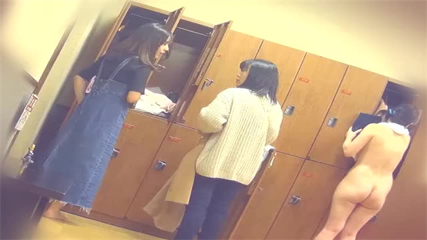 11月新品大众洗浴场女客换衣室.