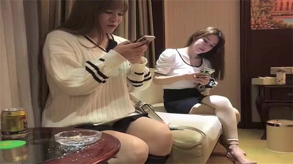 约炮！肉感熟女姐姐欲火难耐求欢